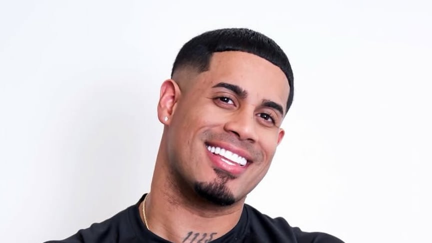 Michael Flores, creador de contenido y exponente urbano puertorriqueño.