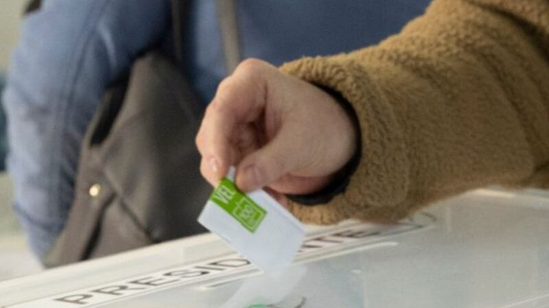 Persona votando por Presidente | Fuente: Servel.cl