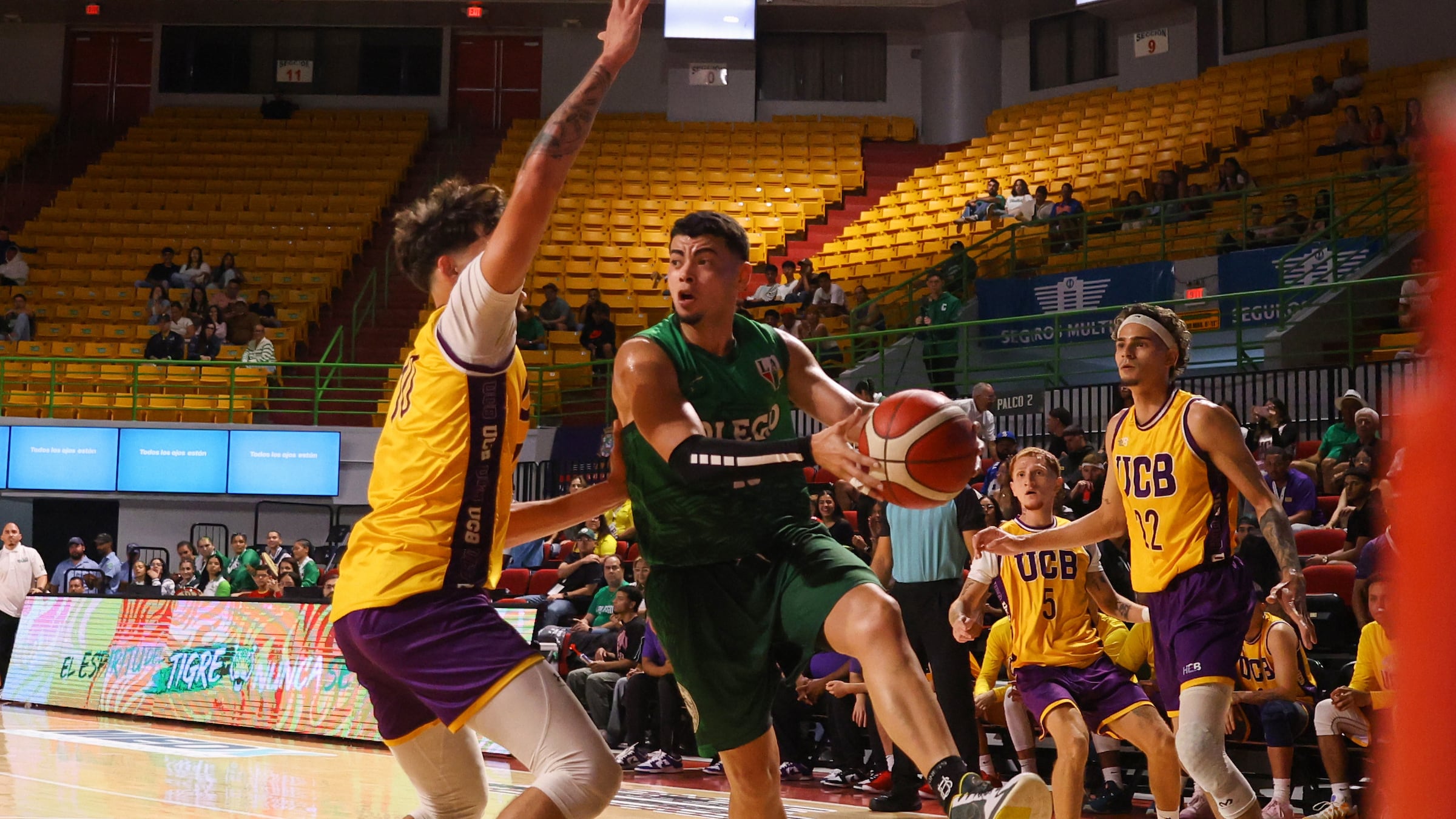 MAYAGUEZ, PUERTO RICO. 26 DE ABRIL: durante el Juego de Baloncesto del torneo Liga Universitaria de Puerto Rico, celebrado en el Palacio de Recreación y Deportes, en Mayagüez, Puerto Rico. (FOTO DE FABIAN MEZA/STRAFFON IMAGES/CRÉDITO OBLIGATORIO/USO EDITORIAL/NO VENTA/NO ARCHIVO)