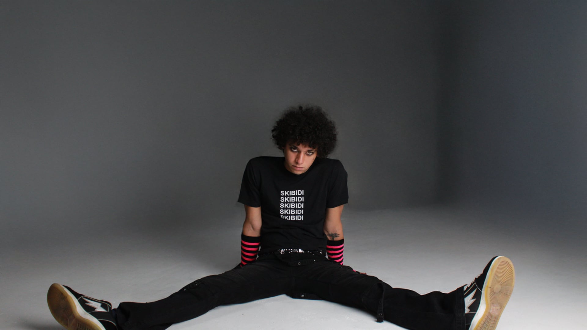 Vei Habache
Reafirma su esencia irreverente en el sencillo “D1UNA”