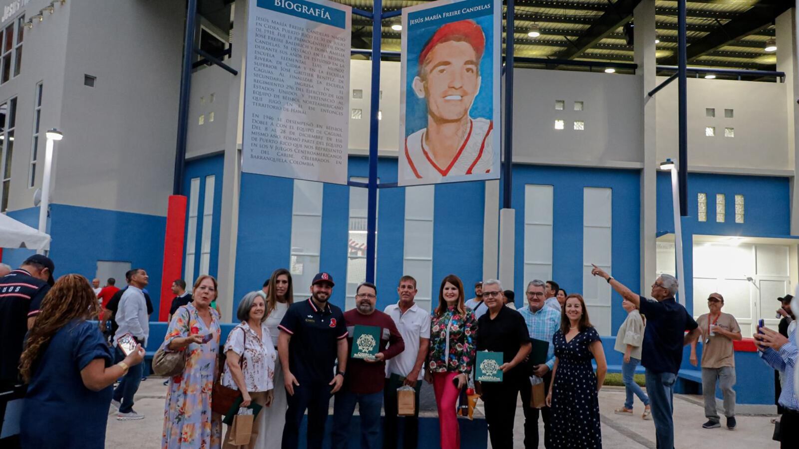 Develan monumento en Cidra para honrar la memoria de Jesús María Freire en el inicio de la temporada del Béisbol Doble A