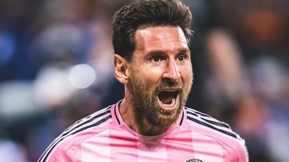 Se están agotando entradas para el partido del siglo.