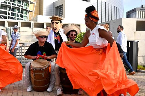 San Juan vibra en modo fiesta para histórica residencia de Bad Bunny