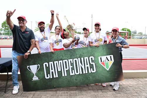 Con el corazón en la raqueta, las Taínas de la UAGM son bicampeonas en tenis