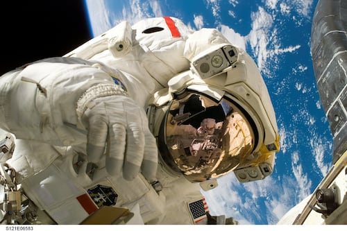 NASA: ¿Cómo son los trajes espaciales más modernos de los astronautas?