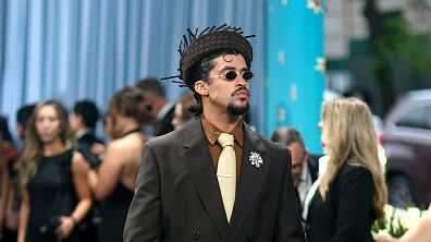 Bad Bunny asiste a la Met Gala 2025 celebrando "Superfine: Tailoring Black Style" en el Museo Metropolitano de Arte el 5 de mayo de 2025 en la ciudad de Nueva York. (Foto por Dimitrios Kambouris/Getty Images para The Met Museum/Vogue)