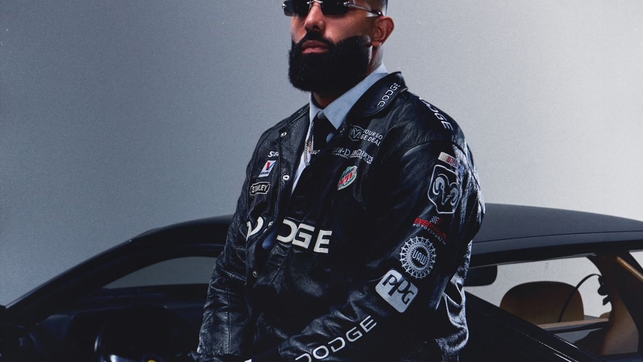 El exponente urbano Eladio Carrión confirmó su regreso a los escenarios locales con un concierto en el Coliseo de Puerto Rico José Miguel Agrelot, pautado para el viernes, 8 de mayo. La presentación marca uno de los eventos más anticipados por sus seguidores en la isla, tras una racha de lanzamientos y presentaciones internacionales.