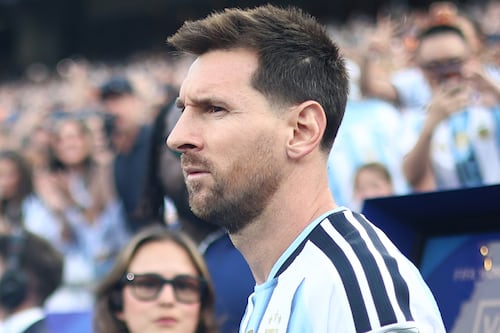 Despiden a presentadora argentina que dio la noticia falsa de la muerte del padre de Messi