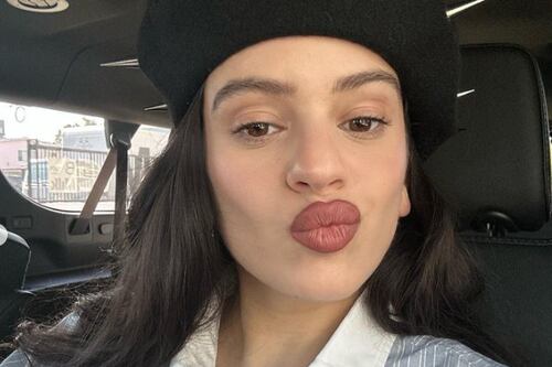 Rosalía reta la censura de Instagram con foto en bikini y ‘topless’