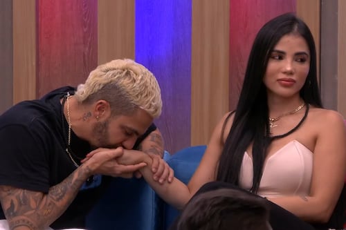 ¿Incomoda?,Karina García llamó la atención por su reacción al escuchar a Altafulla en vivo