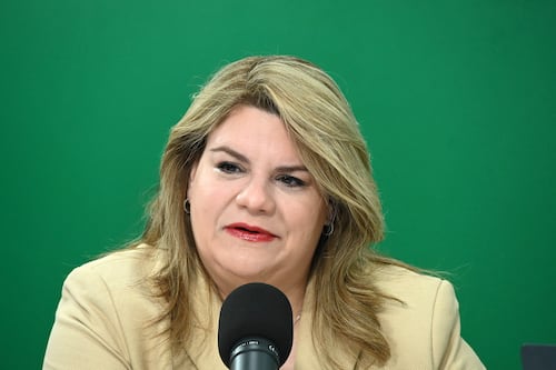 Gobernadora defiende firma de enmiendas a ley de transparencia y rechaza que limiten acceso a información