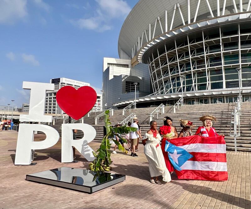 Fanáticos llegaron de todas partes para presenciar el concierto "No me quiero ir de aquí".