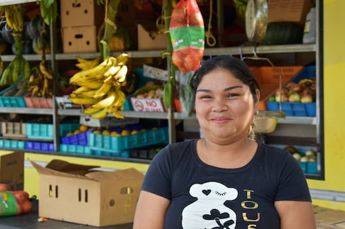 Temblores, pandemia y verduras: "Tenemos una familia que mantener"