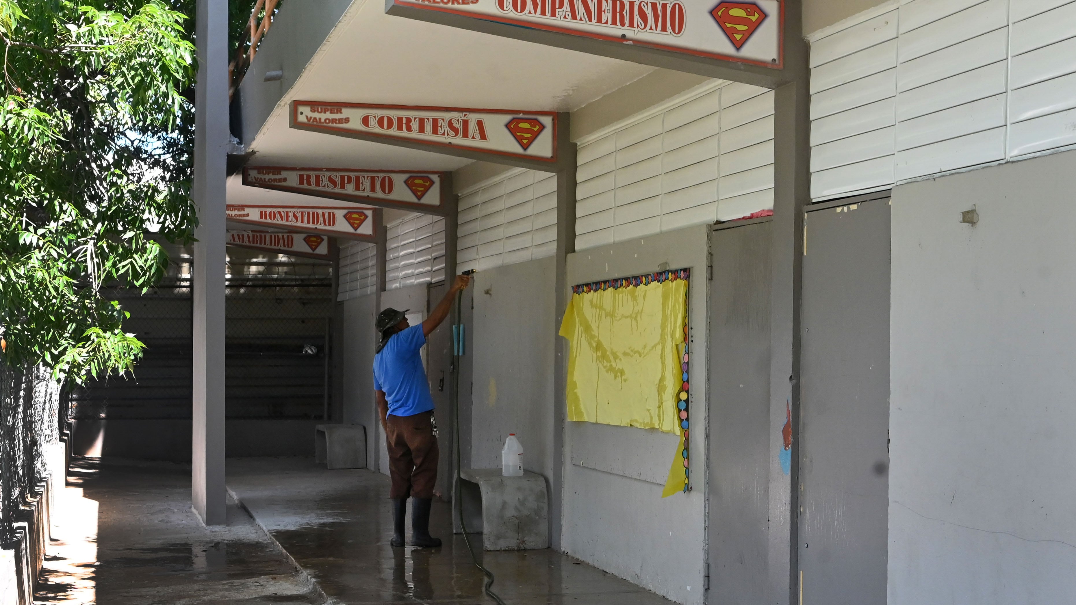Preparativos para el comienzo de clases. Escuela Ramos Antonini. Barrio Obrero Metro PR 7 de agosto de 2024