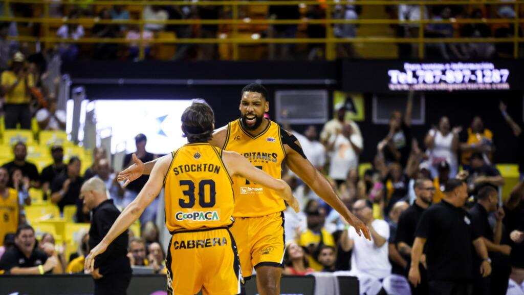 Capitanes de Arecibo.