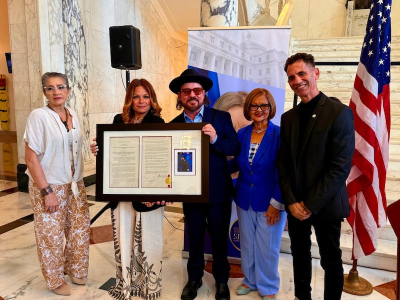 Homenaje a Gustavo Laureano en el Senado.