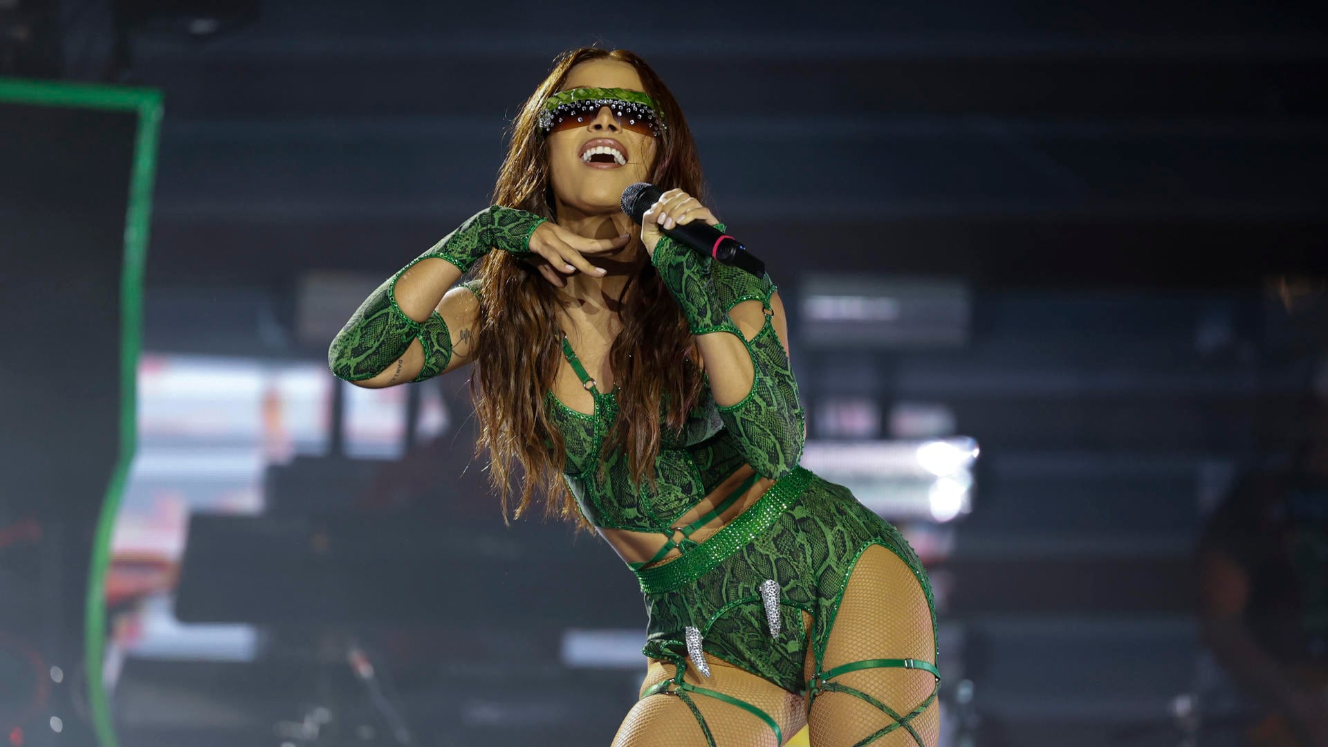 La cantante brasileña anunció un tema con Shakira.