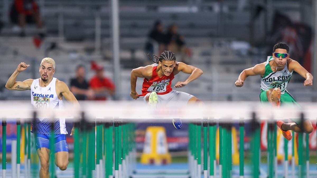 MAYAGÜEZ, PUERTO RICO. 2 de mayo: durante las competencias de atletismo del torneo de la Liga Universitaria de Puerto Rico, celebradas en el Estadio Centroamericano, en Mayagüez, Puerto Rico. (FOTO POR FABIÁN MEZA/STRAFFON IMAGES/CRÉDITO OBLIGATORIO/USO EDITORIAL/NO PARA LA VENTA/NO ARCHIVAR)