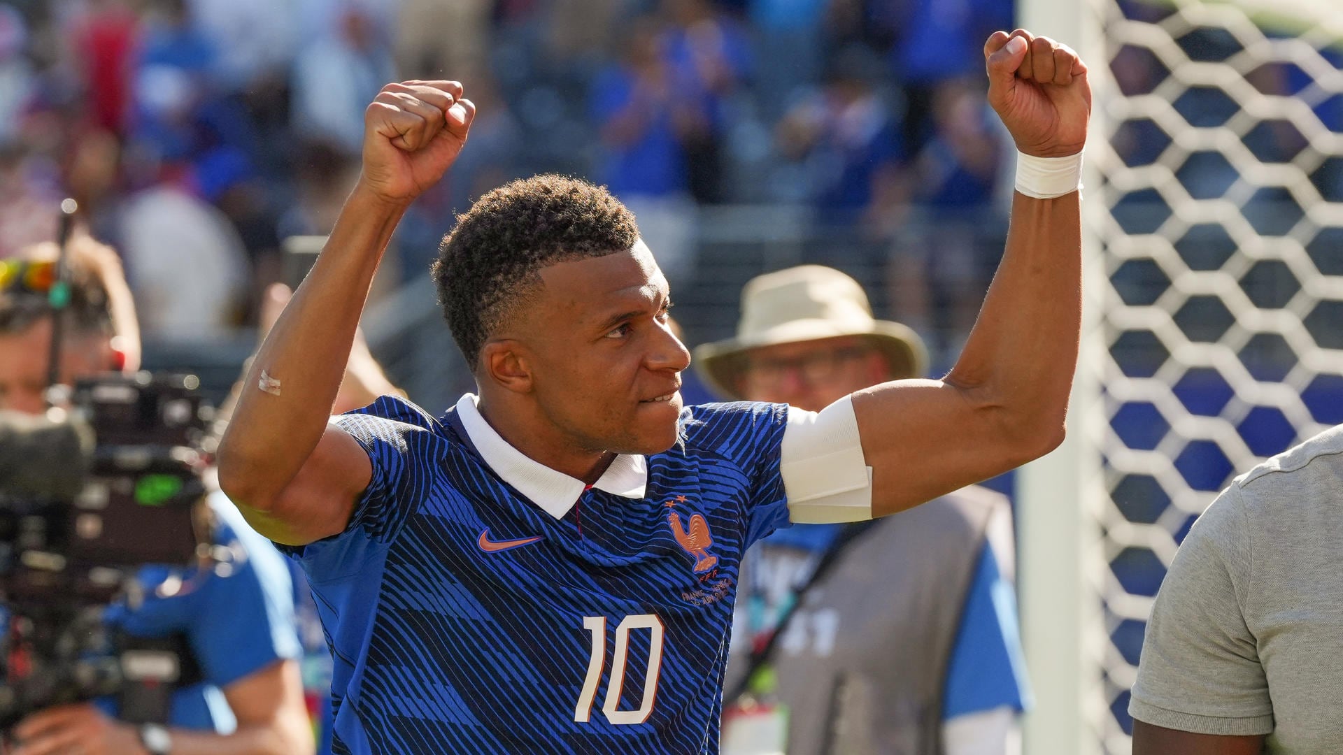 Un doblete más con Francia este martes y Kylian Mbappe se ha convertido en el estadio MetLife de Nueva Jersey en el máximo anotador de su selección, y de paso empató al alemán Gerd Müller con 14 goles en copas del mundo. EFE/ Ángel Colmenares