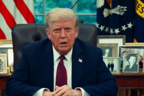 Trump exige a NBC que despida a Seth Meyers por bromear sobre sus vínculos con Epstein