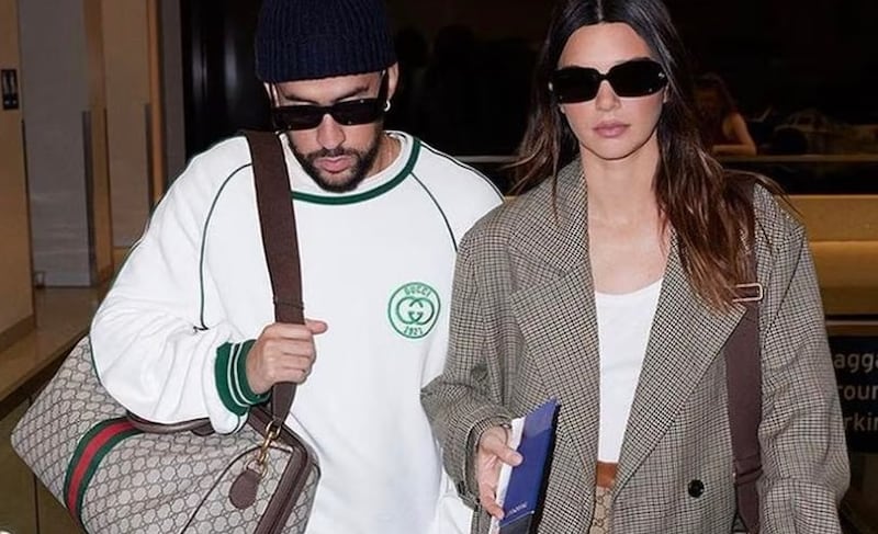 Bad Bunny y Kendal Jenner confirman su relación en campaña de Gucci.