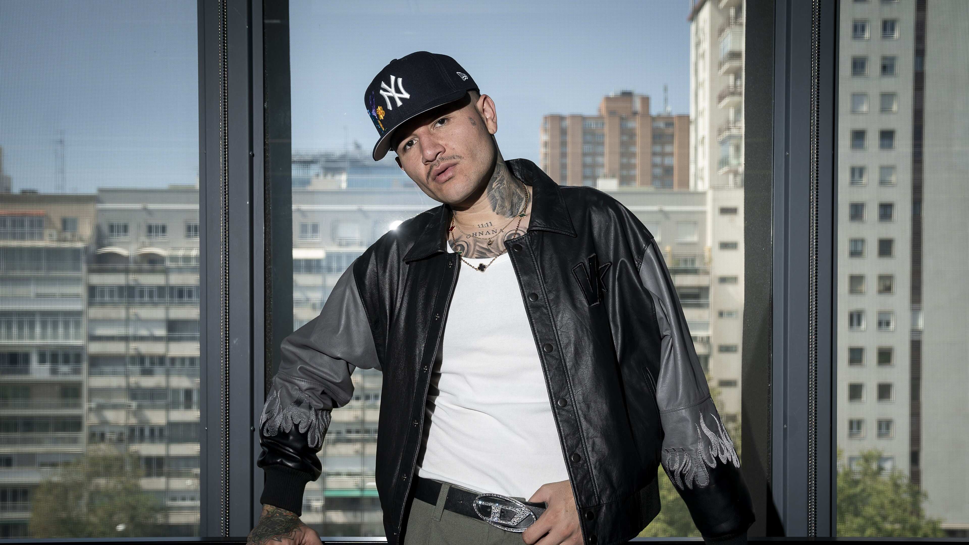 El cantante Kapo posa para Europa Press, en las oficinas de Sony Music, a 17 de septiembre de 2024, en Madrid (España). Juan David Loaiza, conocido como Kapo, es un artista colombiano de 26 años que se ha dado a conocer mundialmente en la música urbana