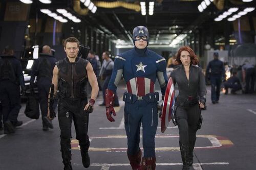 Chris Evans y Scarlett Johansson tienen un emotivo encuentro con Jeremy Renner tras el accidente que casi le quita la vida
