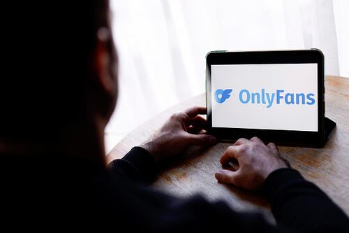 Esta cuenta de OnlyFans brinda educación a sus suscriptores