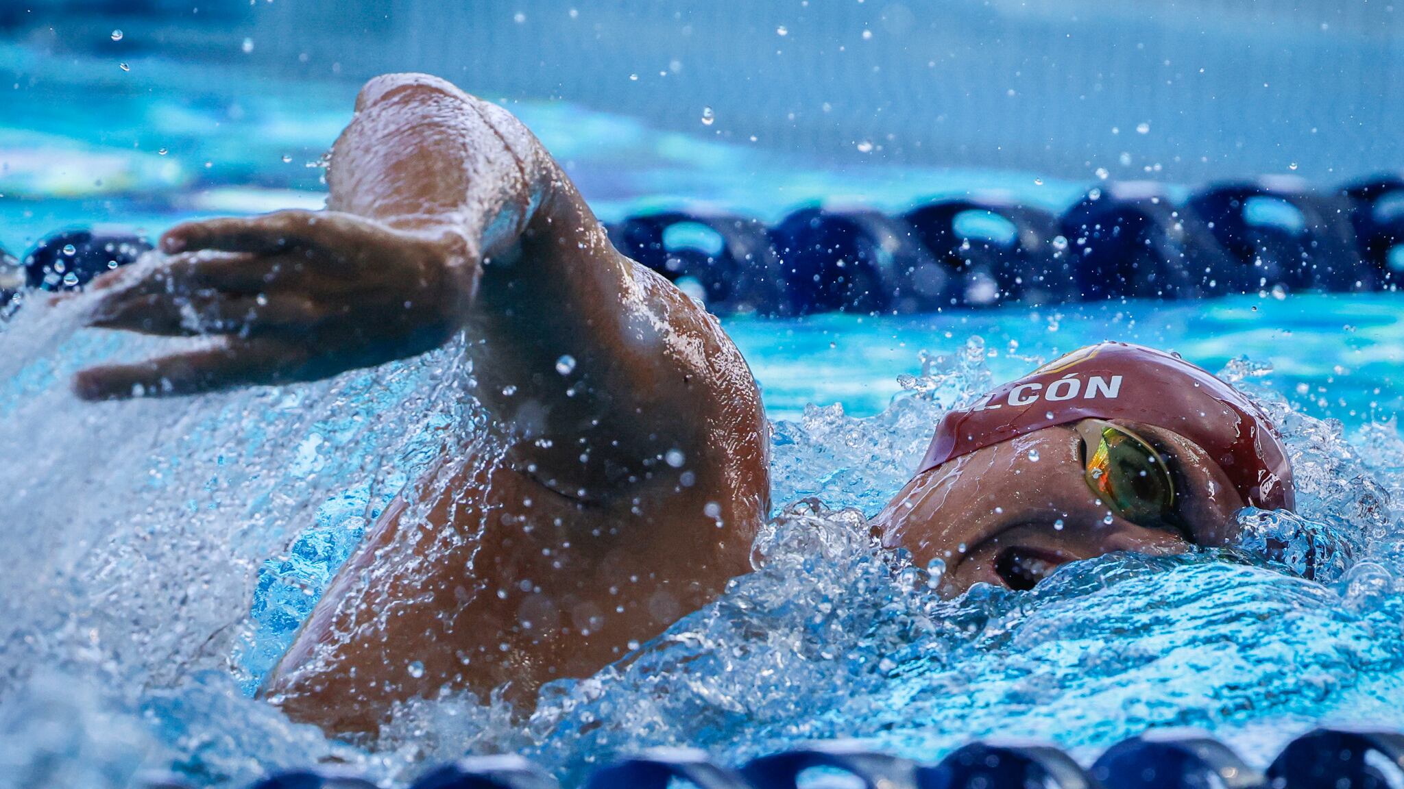 Se prepara para la competencia de natación de la LAI.