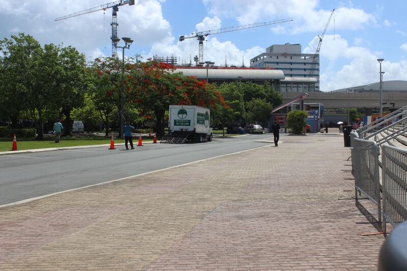San Juan, P.R.- Así de tranquilo estuvo el ambiente en horas de la mañana en los predios del Coliseo de P.R., en la venta de boletos para el concierto de Bad Bunny. (27-agosto-2025)