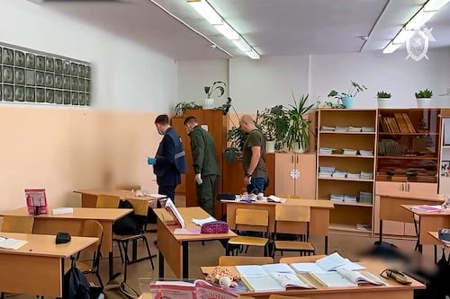 Niña asesina a compañera de clases en escuela en Rusia