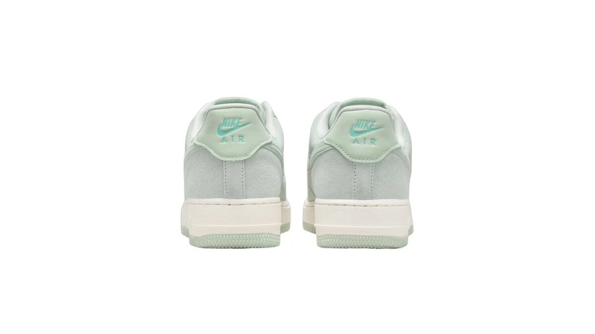 Nike Pistachio Frost