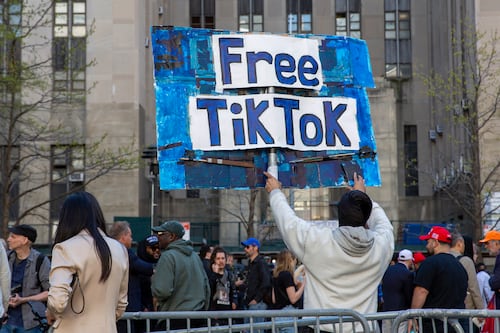 Senado federal aprueba medida que obliga a matriz de TikTok a vender o afrontar su veto