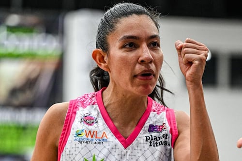 Explosivas de Moca se colocan a un juego de la final del BSNF