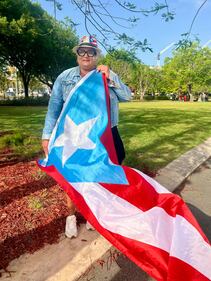 Personas de todas partes llegaron hasta el Coliseo de Puerto Rico, José Miguel Agrelot.