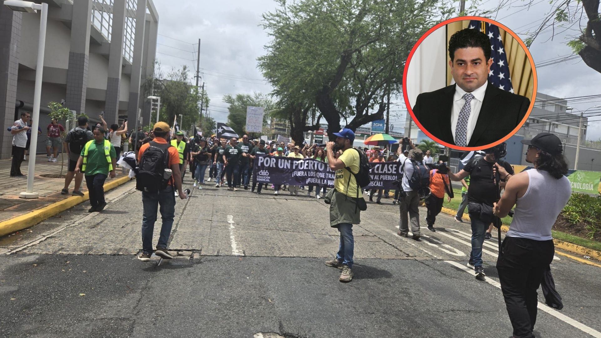 Manifestantes dedican coro a Yovín