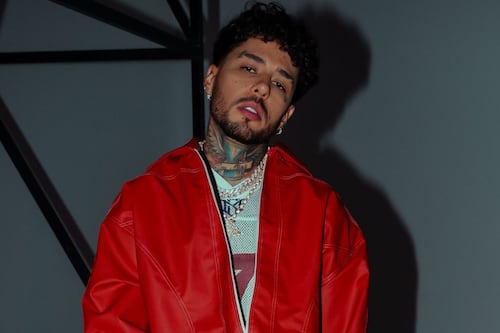 Dalex explora desde la libertad para presentar su EP ‘Red Room’