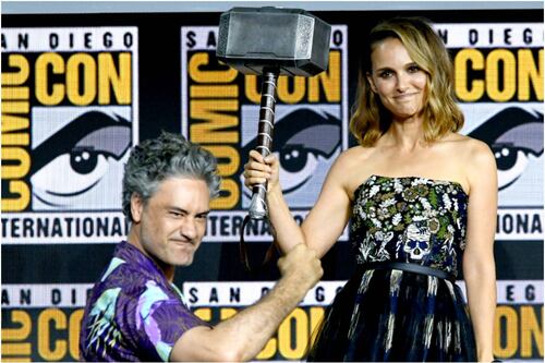 Imagen promocional de Thor: Love and Thunder revela por accidente uno de los poderes de Natalie Portman