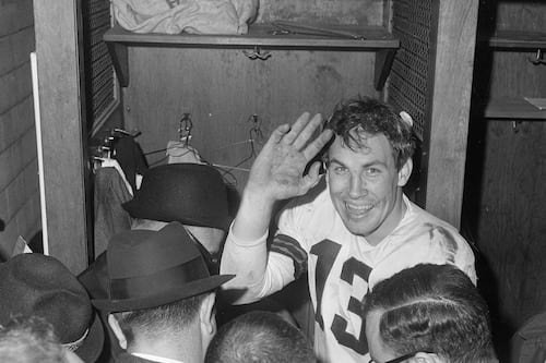 Fallece el quarterback que llevó a Cleveland a su último título en 1964