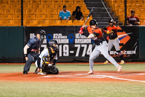 Se empatan las series semifinales de la pelota invernal tras victorias de Criollos y Leones