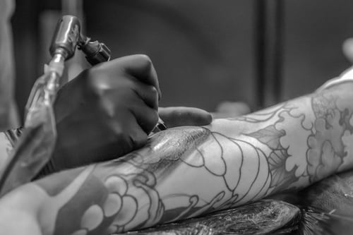 ¿Qué cuidados debes tener después de hacerte un tatuaje?