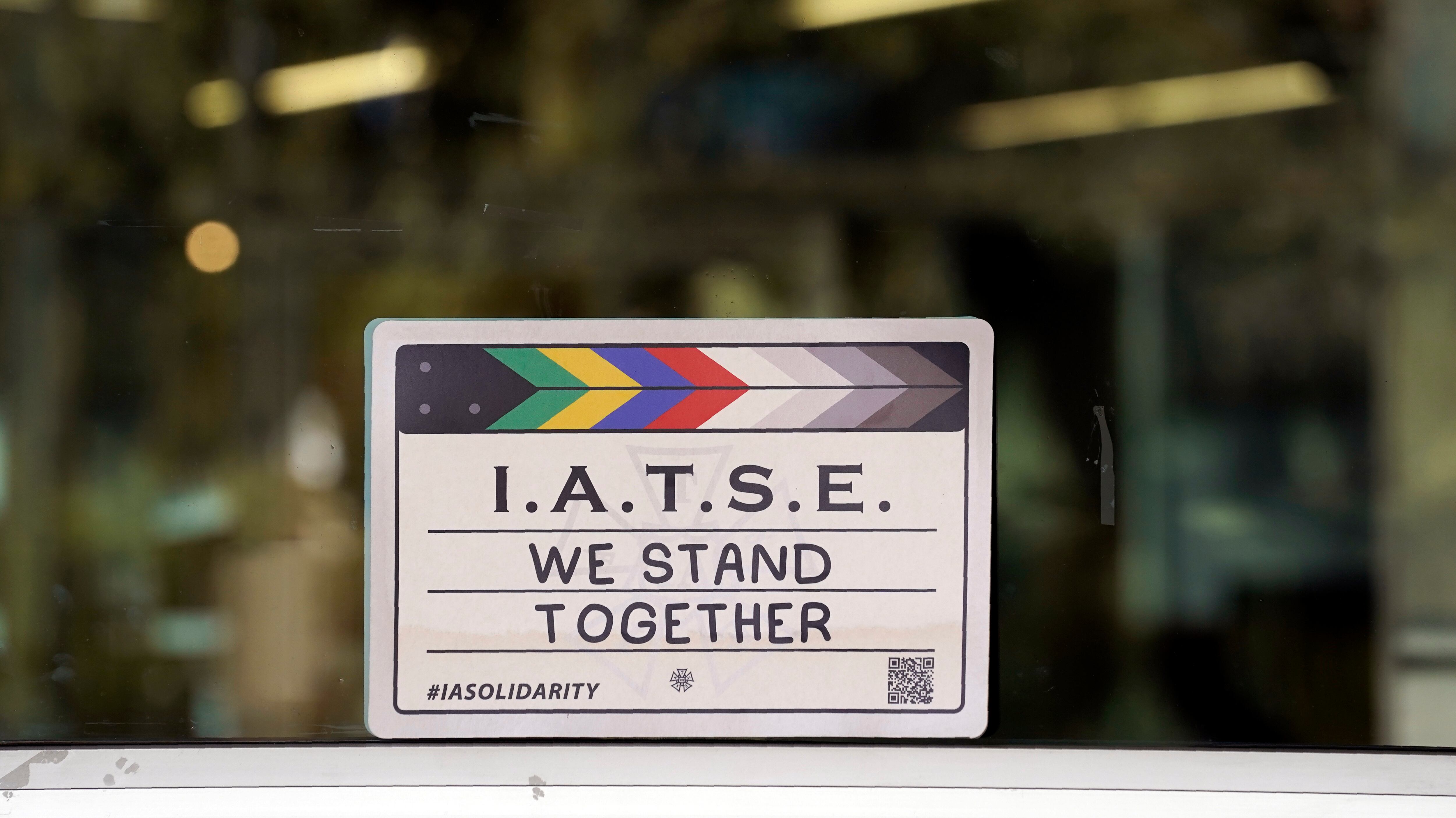 Trabajadores técnicos de Hollywood y estudios llegan a un acuerdo contractual tentativo