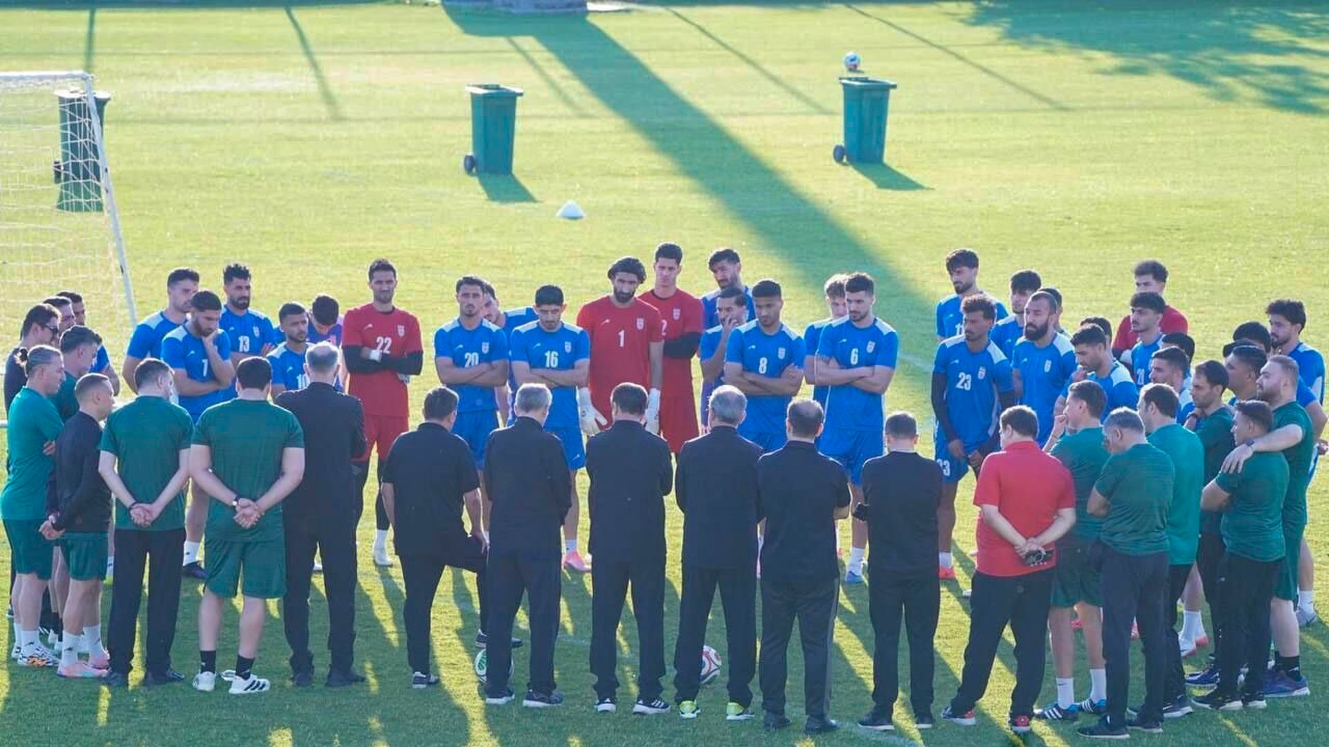 Fotografía difundida por la agencia de noticias iraní IRNA que muestra un entrenamiento de la selección de fútbol iraní. EFE/ IRNA - SOLO USO EDITORIAL/SOLO DISPONIBLE PARA ILUSTRAR LA NOTICIA QUE ACOMPAÑA (CRÉDITO OBLIGATORIO) -