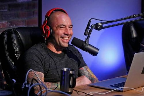 Joe Rogan está “realmente preocupado” por los drones que rondan los cielos de Estados Unidos