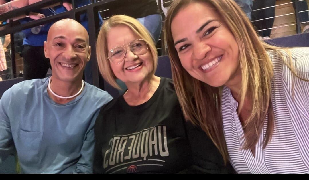 Rafael Ramos Pérez, empleado del Negociado, ha compartido fotos en las redes junto a la senadora Migdalia Padilla Alvelo, quien ha estado acompañada de su hija Lorna Huertas Padilla, ahora ex secretaria auxiliar del Negociado de la Lotería.