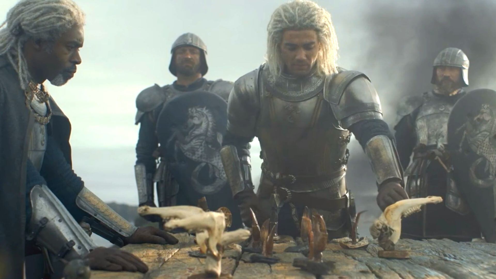 Laenor Velaryon es hijo de Lord Corlys Velaryon y Rhaenys Targaryen en House Of The Dragon