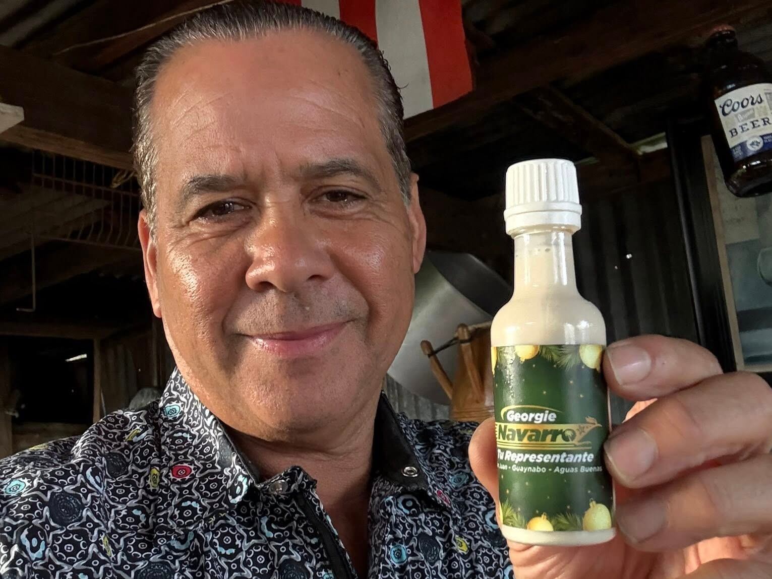 Doñita sedienta piropea al galán de Georgie Navarro