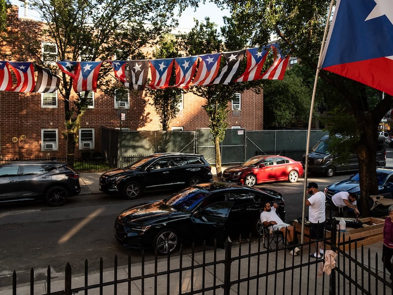 Familias puertorriqueñas temen ser desplazadas por la privatización de la administración de edificios de vivienda pública en Nueva York