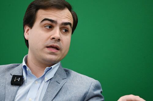 Comisionado residente renuncia a su sueldo durante el cierre del gobierno federal