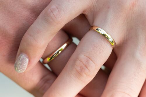 Mujer renuncia a su trabajo luego de invitar a todos sus compañeros a la boda y solo fue uno